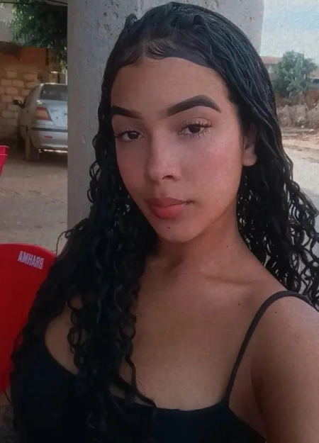 Descubra Aninha, uma garota de programa de alto nível