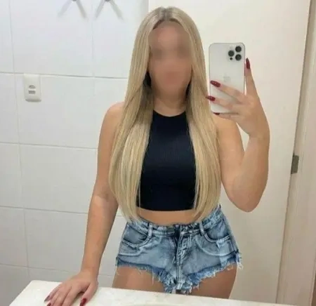 Victoria é a acompanhante em Caminho das Árvores que você procura