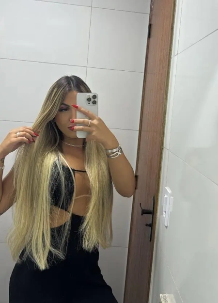Amanda, elegância e discrição no catálogo de Rio de Janeiro