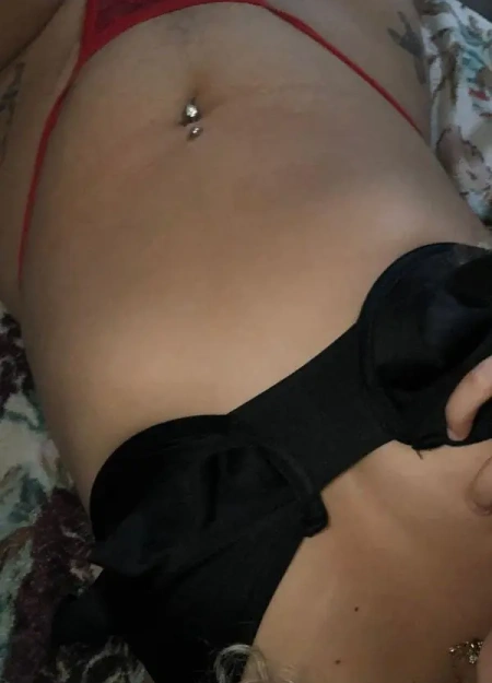 Mirella é uma acompanhante independente com serviços verificados