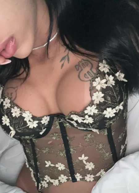 Quer conhecer uma acompanhante Com local? Amanda Soares está à espera