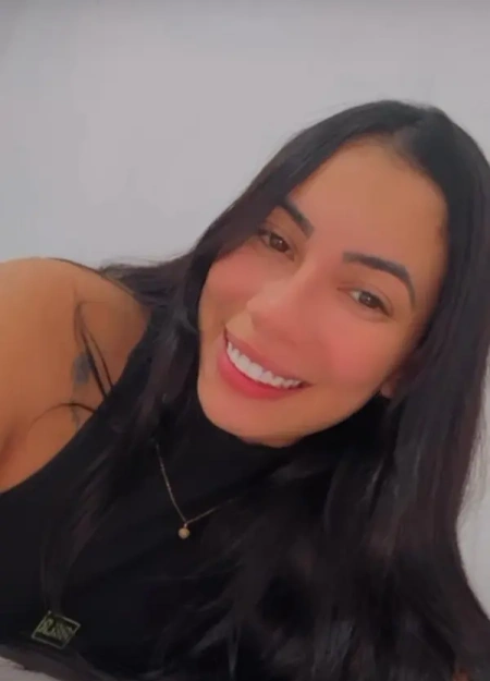 Larissa g é uma acompanhante de luxo com atendimento exclusivo
