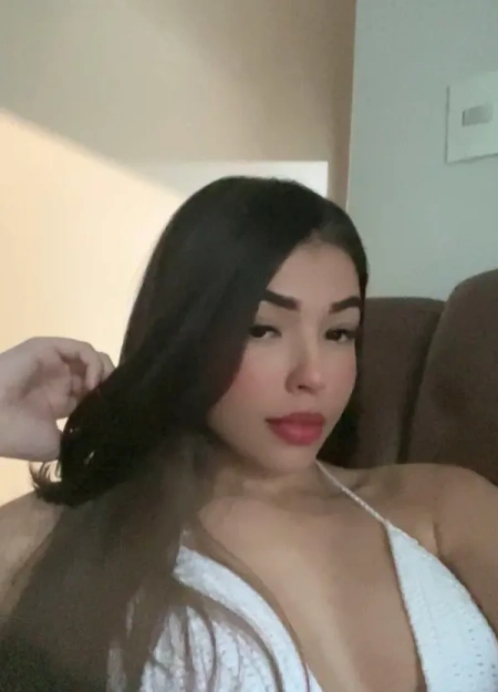 Agende um encontro com Karoline, acompanhante exclusiva com perfil ativo