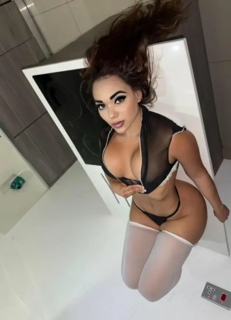 Sabrina, máximo profissionalismo como acompanhante Com local