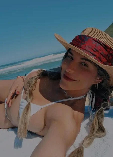 Agende um encontro com MAYA, acompanhante exclusiva com perfil ativo