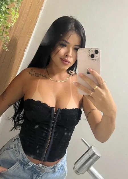 Descubra mulheres como Luísa Santos em nossos anúncios de De luxo
