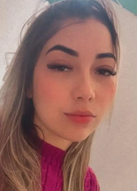 Aline está cadastrada no catálogo de acompanhantes de luxo
