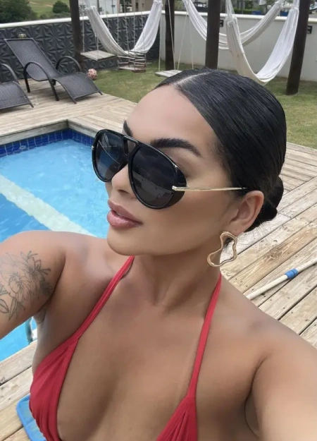 Carol Silva é uma acompanhante independente com serviços verificados