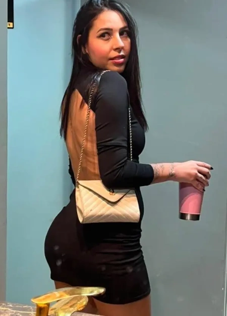 Yasmin Nobre se destaca no catálogo de acompanhantes por seu estilo