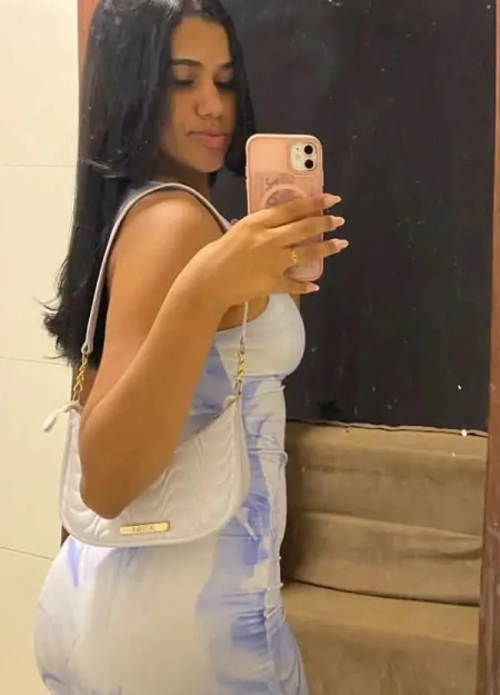 Julia é uma das acompanhantes em Barra com as melhores avaliações