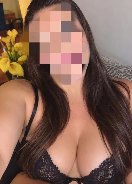 Dani se junta às melhores acompanhantes Coroa esta semana