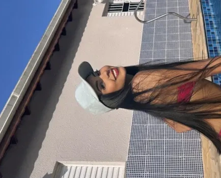 Procurando por acompanhantes Ninfeta? Conheça Julia Aguiar