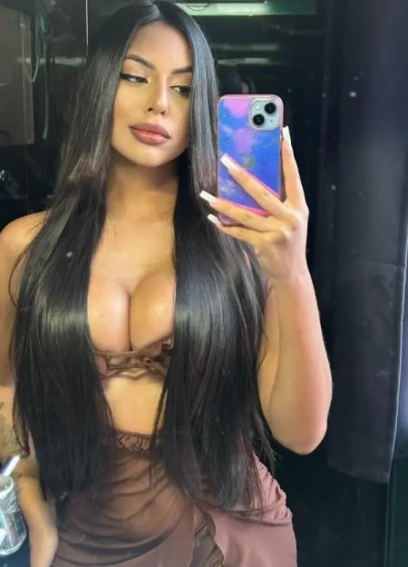 Cryatal Beline, acompanhante independente com disponibilidade imediata
